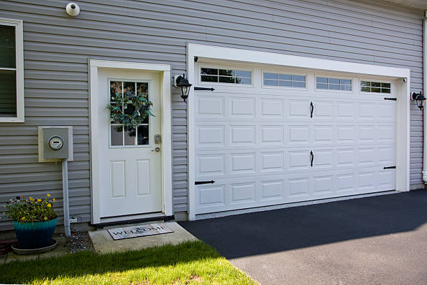 24/7 Emergency Garage Door Panel Replacement experts in Savoy, IL